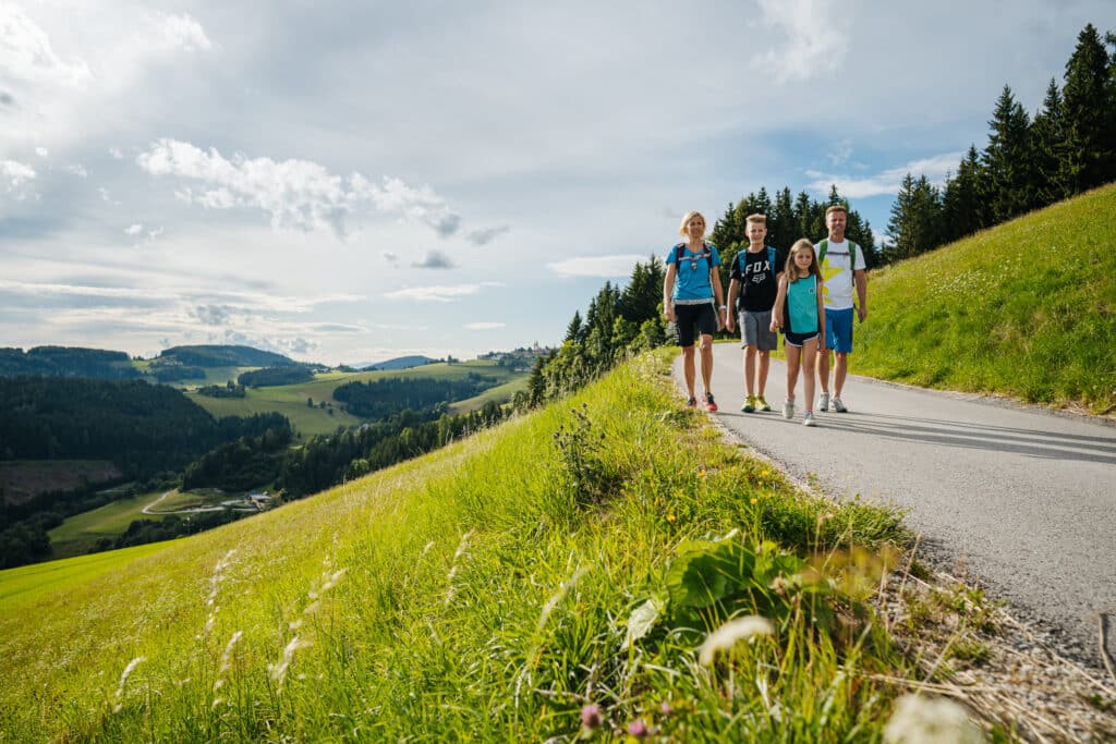 Familienresort Petschnighof Familotel Kärnten Österreich Familienurlaub Reiturlaub Wandern Diex Panoramarundweg